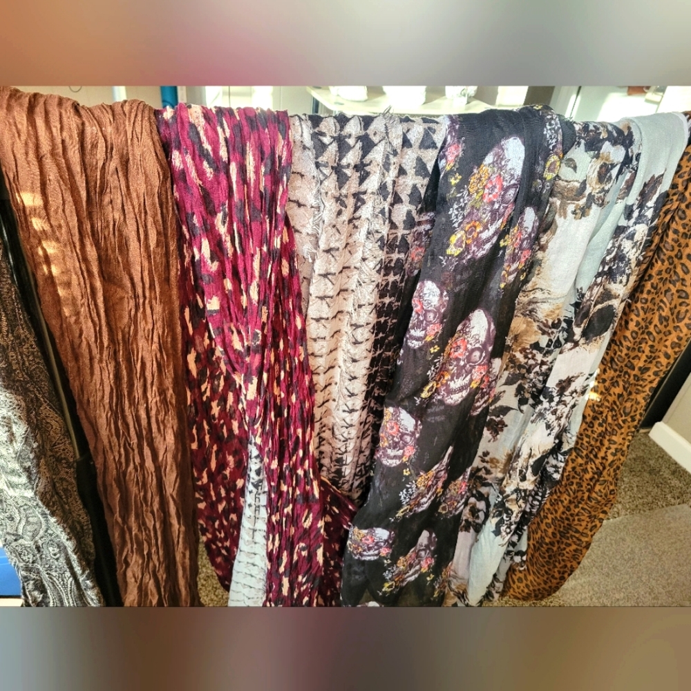 Lot of 7 scarfs.